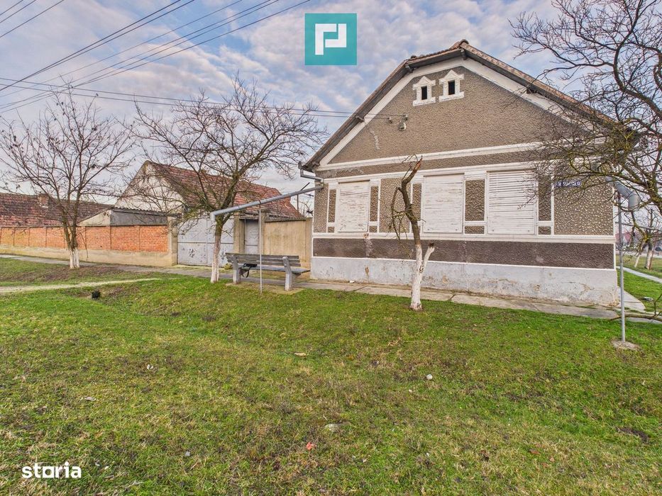 Proprietate cu 3 case din văiugă și teren în Nadab