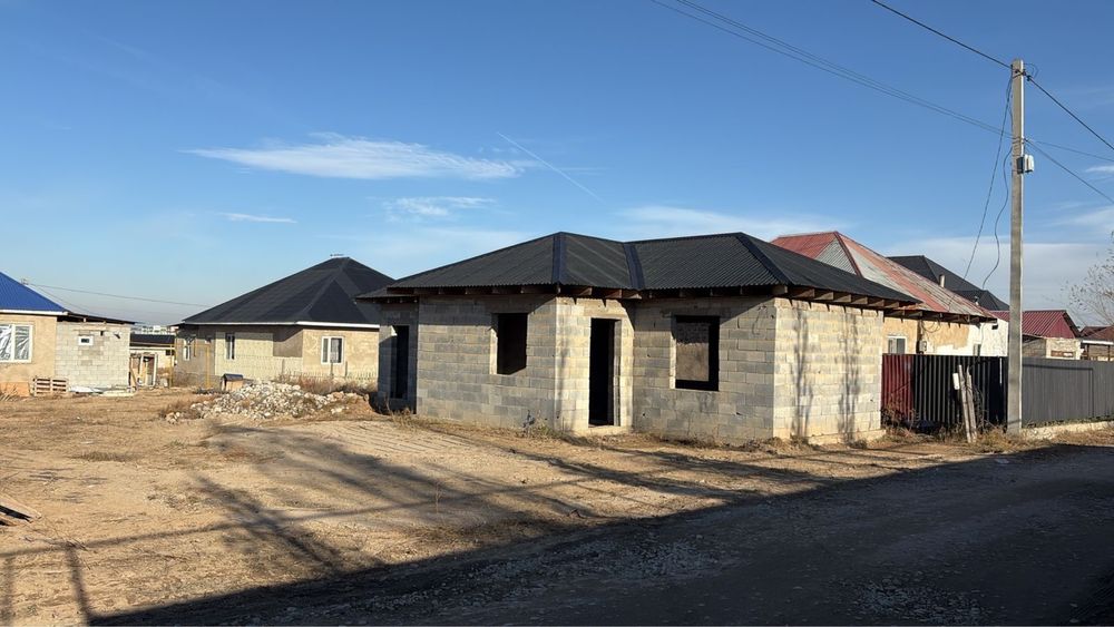 Продам участок с недостроенным домом