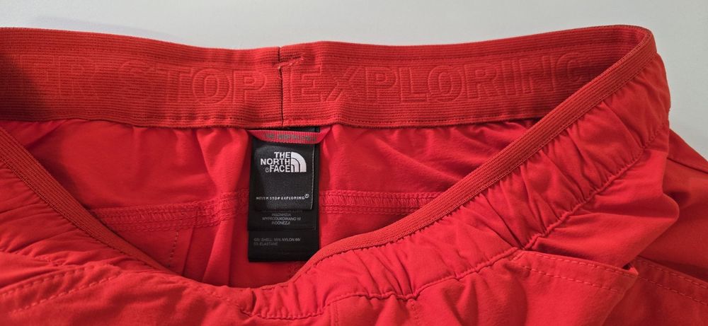 Дамски оригинални къси панталонки.  Като нови.   THE NORTH FACE