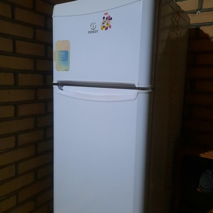 Холодилник indesit