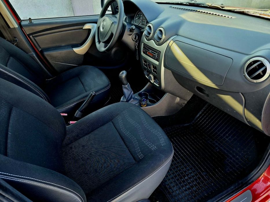 Sandero Stephay 1.5 Dci 90 cp Km 187800 carte service Recent adusă