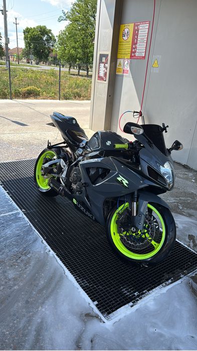 Suzuki GSX-R 600 K7 – stare impecabilă