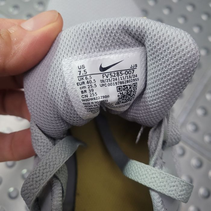 Маратонки    Nike