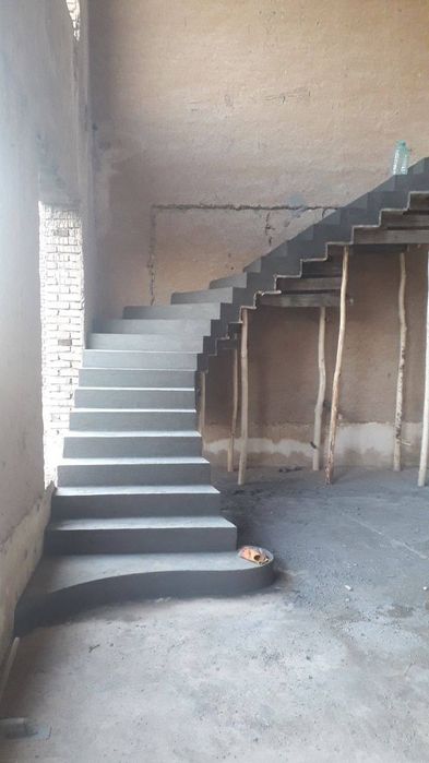 Бетон ва темир зина хизмати