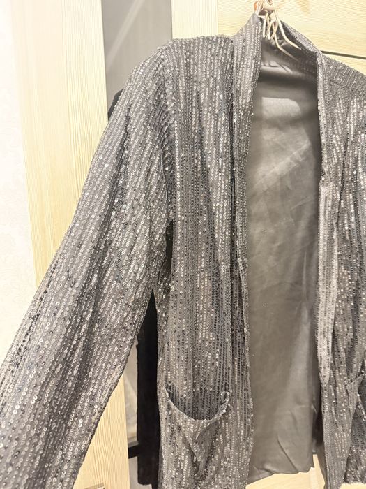 Продам блестящие пиджак, юбка, рубашка