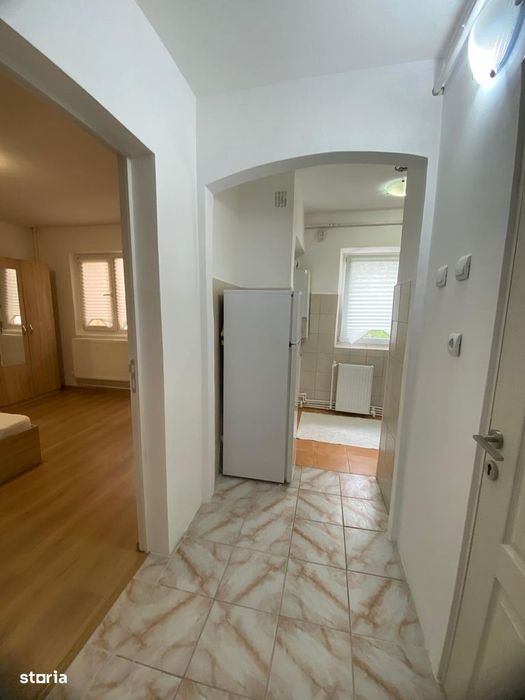Garsoniera la etajul 3 RENOVATA, mobilata si utilata zona NORD