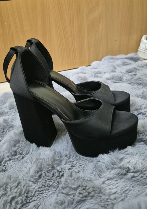 Pantofi cu platformă eleganti