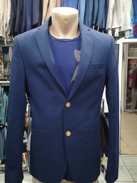 Sacou și cămașa alba