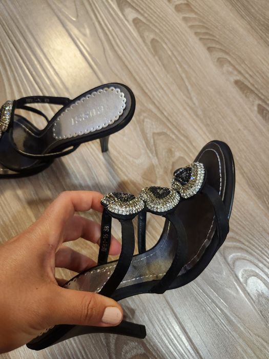 Qullarga siyish aks etgan ruscha porno