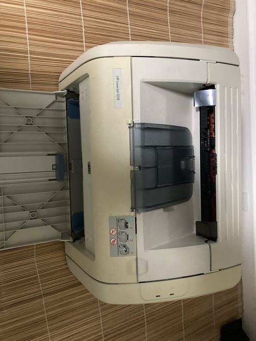 HP LaserJet 1018 — лазерный чёрно-белый принтер