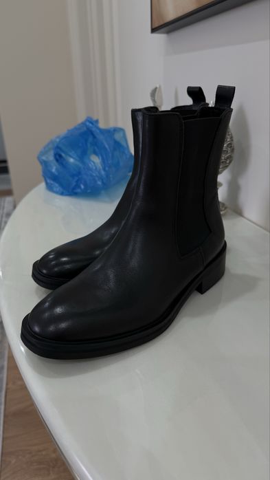 Продаются Ботинки челси