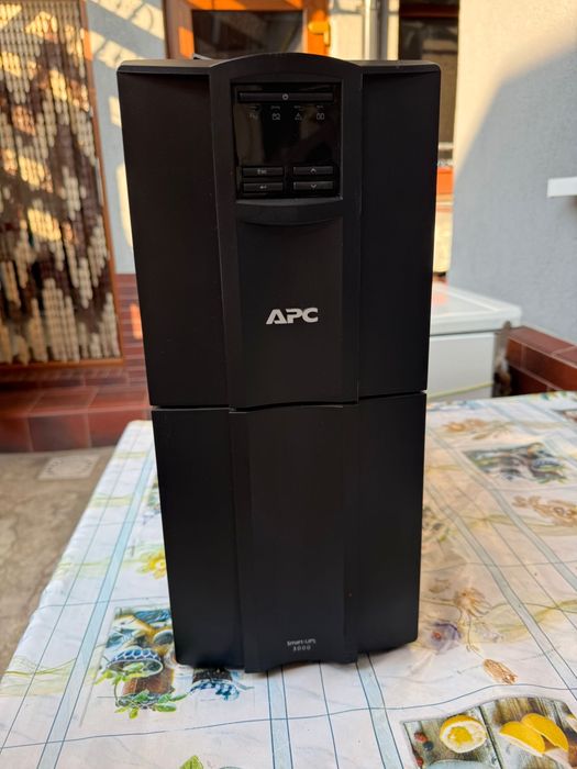 APC Smart-UPS 3000VA LCD 230V