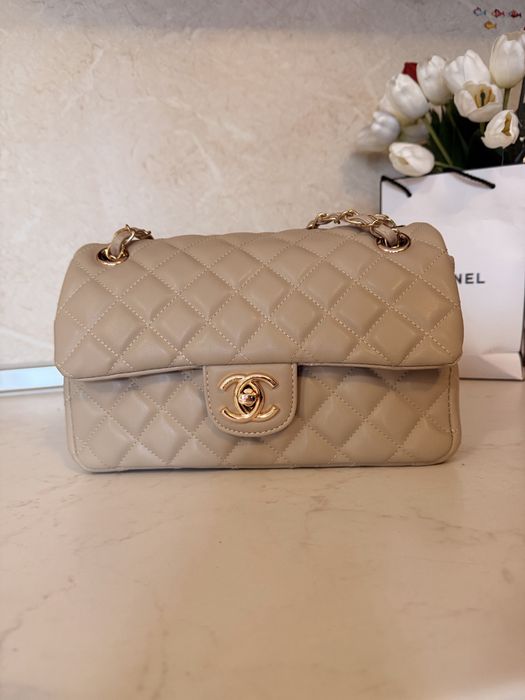 Дамска чанта Chanel Classic среден размер бежова