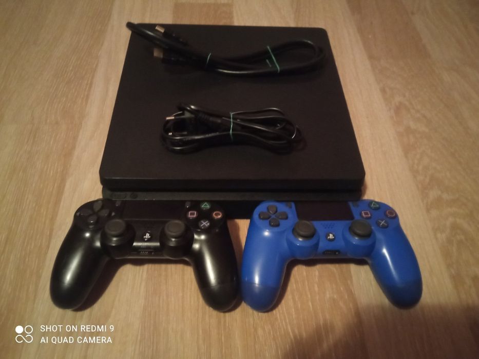 Продавам ps.4 в отлично състояние. Включва два оригинални  джойстика.