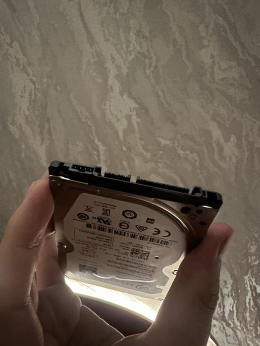 Operativka 2gb notebookdan olingan va hhd xotira 500gb