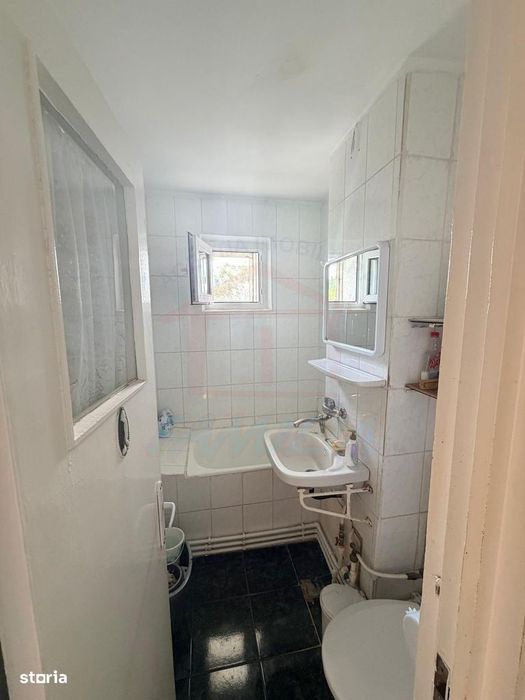Vanzare apartament cu 4 camere in Micro 13, etaj 3, pret 65 000 euro