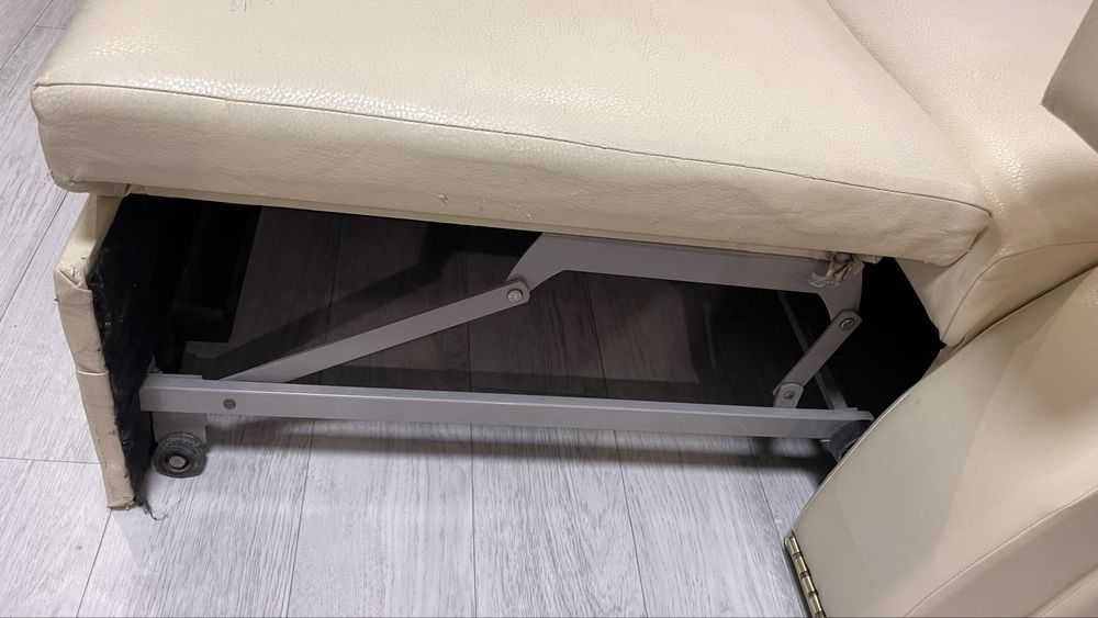 Продам диван срочно!