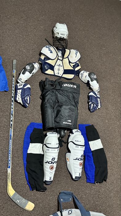 Продам хоккейный костюм