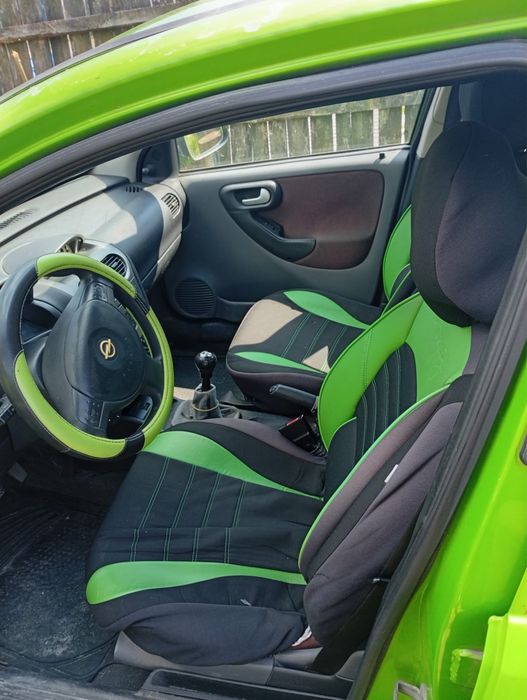 Opel Corsa C, an 2001 – pentru piese sau reparație