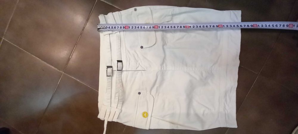 Бяла пола тип молив