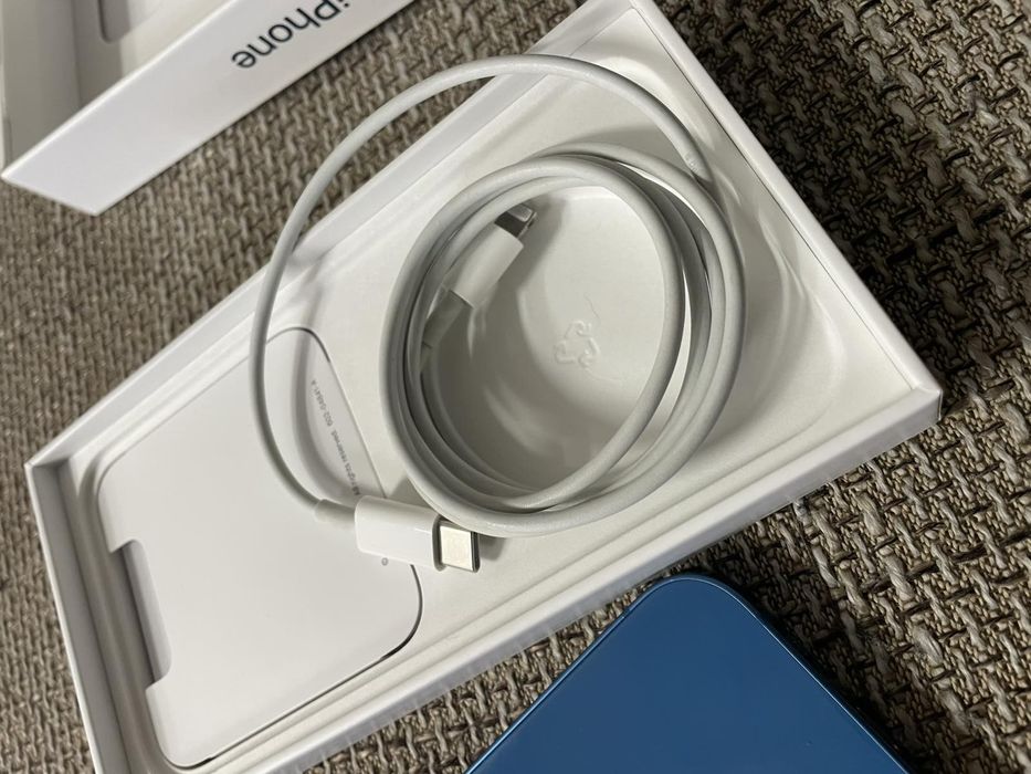 Телефон iPhone 13