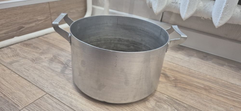 Продам кастрюлю.