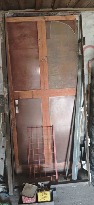 Железный дверь наружный