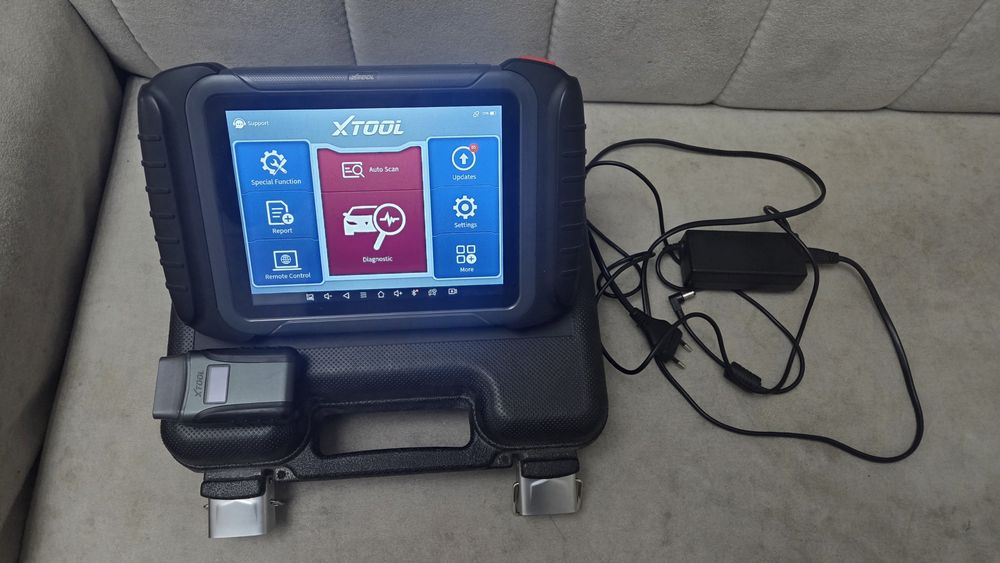 Диагностический прибор Xtool D8BT продается.