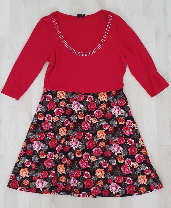 Rochie rosie cu flori