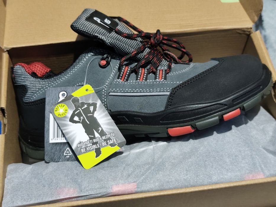 Vand Pantofi cu bot de protectie  marimea 42