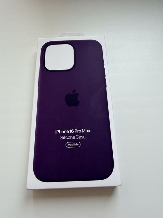 Продам новый чехол на iPhone16ProMax оригинал