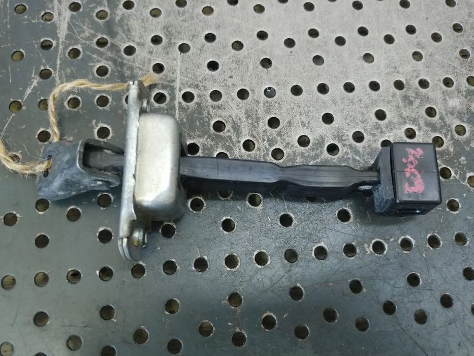 opritor usa stanga spate mitsubishi l200