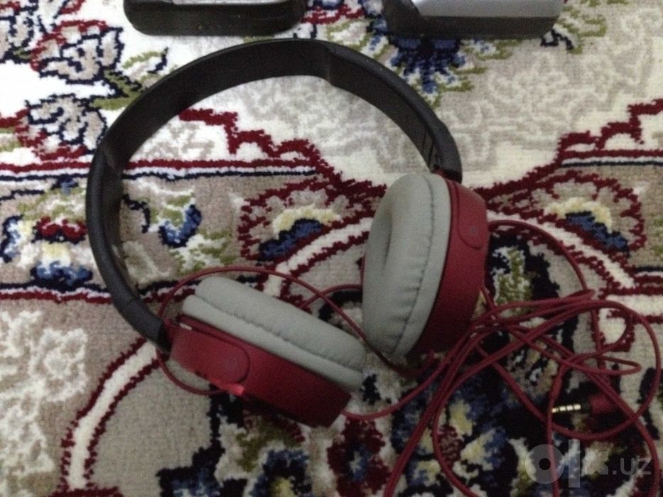 Плееры Sony Aiwa и наушники.