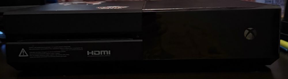 Xbox one 1 tb gta V , rainbowsix siege, call of duty