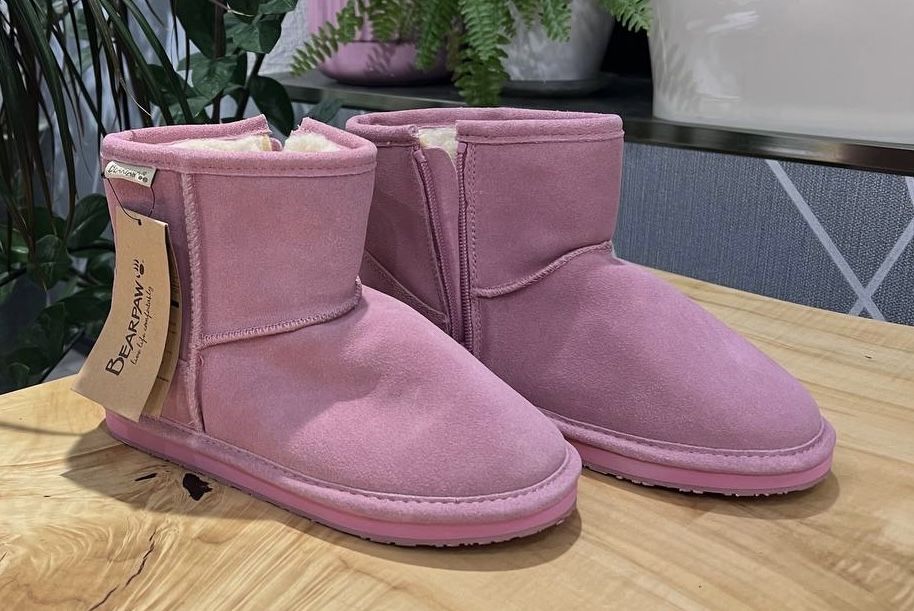 Продаю розовые новые уги для девочки