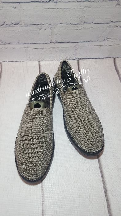 Juda chiroyli keksa ayollar oyoqlarini yotoq pornosida yoyishadi