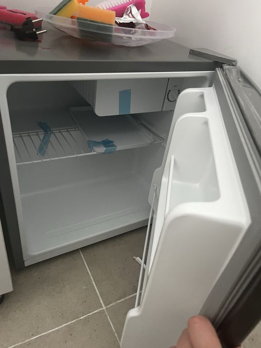 Холодильник новый продам