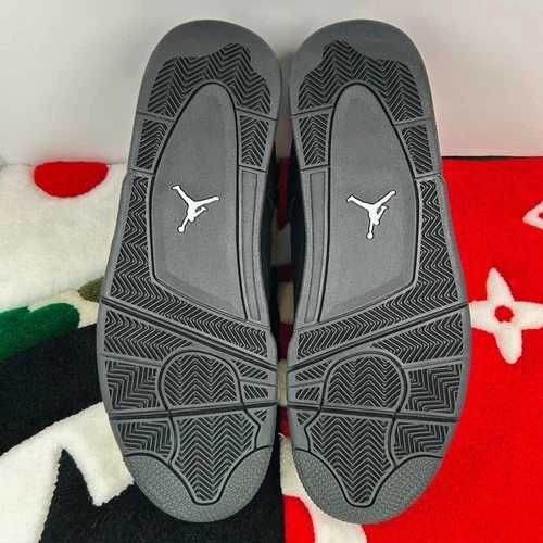 Sneakers Jordan4 Black Cats cu eticheta (nu Nike, Gucci, Adidas, Balenciaga)