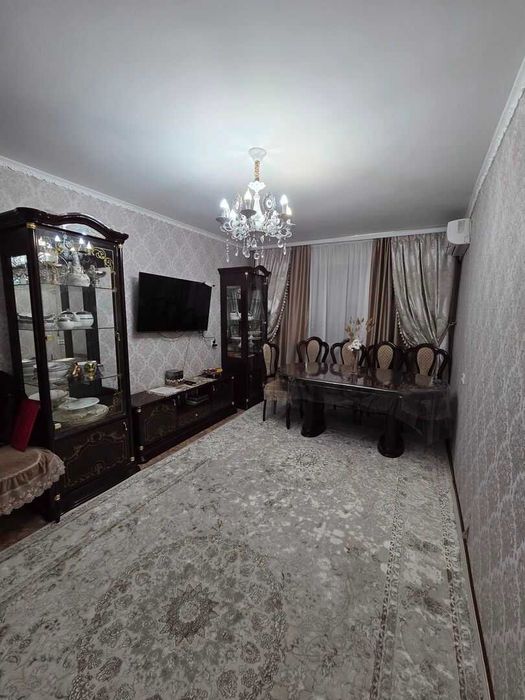 Продается 3-комнатная  квартира на 8 мкр