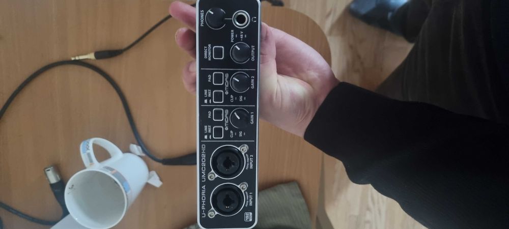 Звуковая карта Behringer