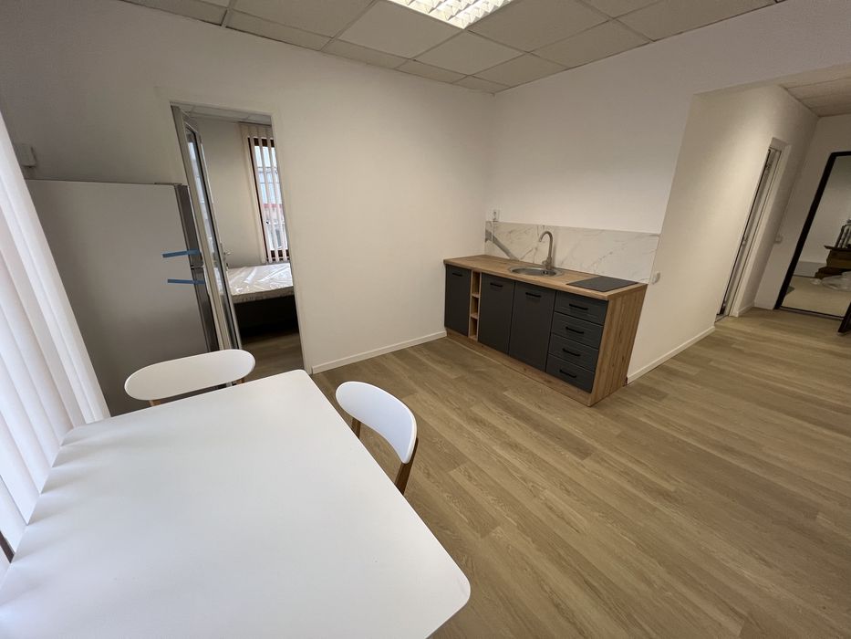 Ocazie!! 2700eur/mp.Imobil 125mp etaj 1 format din 3 apartamente. Curte privata