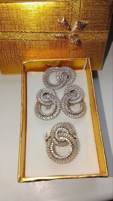 Kumush komplekt sotiladi