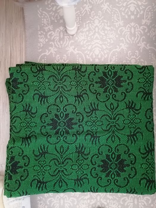 Продавам  покривки за спалня