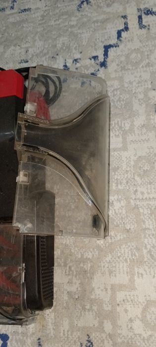 Моющий пылесос почти новый