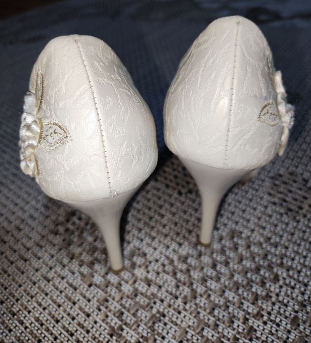 Туфли цвета слоновой кости