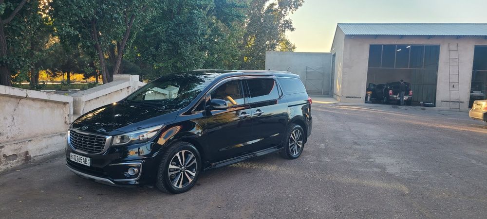 Kia carnival sotiladi