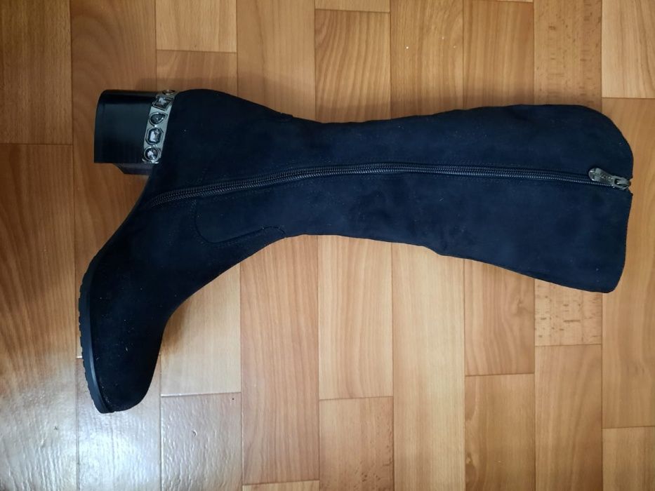 Продам сапоги новые