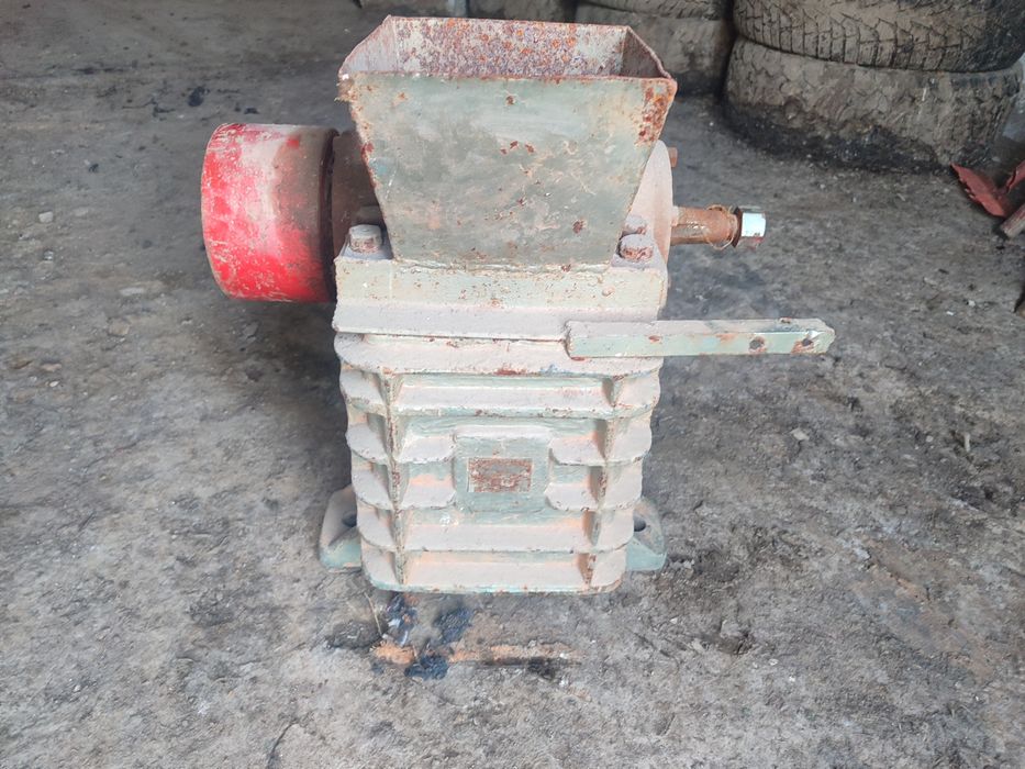 Дробилка щековая лабораторная