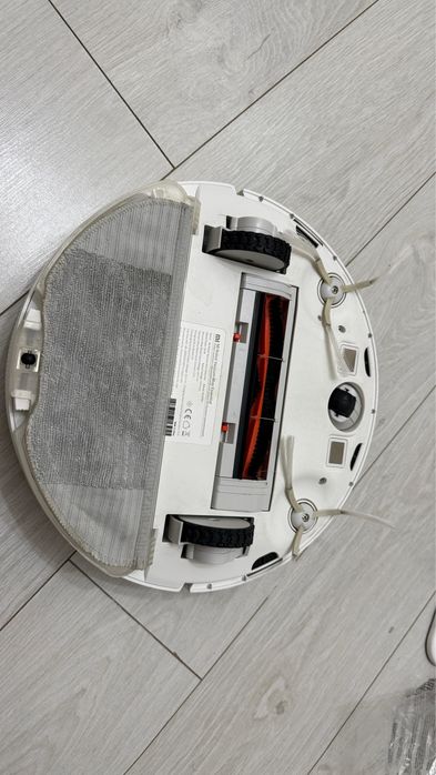 Mi Robot. Vacuum-Mop essential