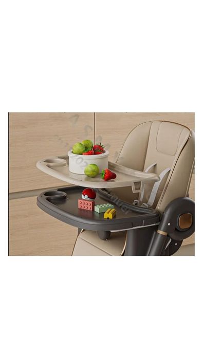 Обеденный стол. Стол для кормления.